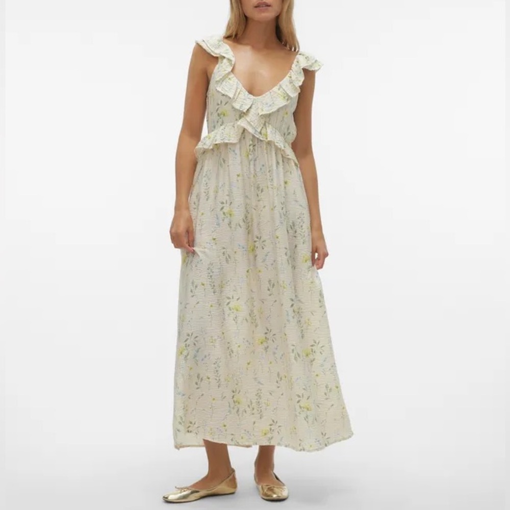 Vero Moda frill maxi dress with v neckline in delicate floral size XL